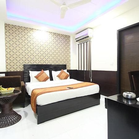Hotel Hill Palace -Near Karol Bagh Metro Station Дели Экстерьер фото