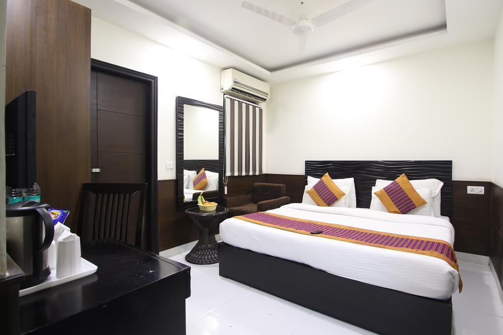 Hotel Hill Palace -Near Karol Bagh Metro Station Дели Экстерьер фото