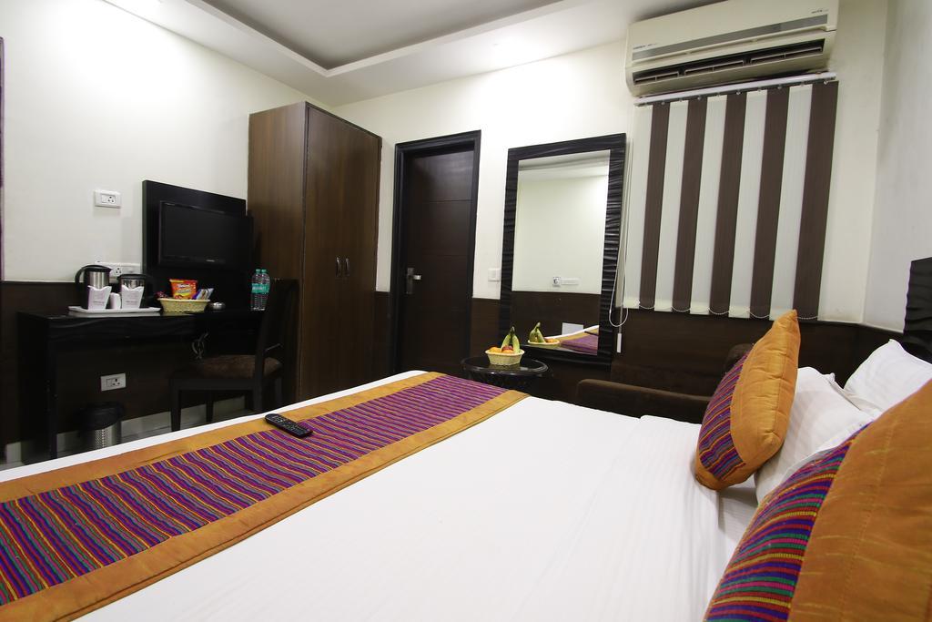 Hotel Hill Palace -Near Karol Bagh Metro Station Дели Экстерьер фото