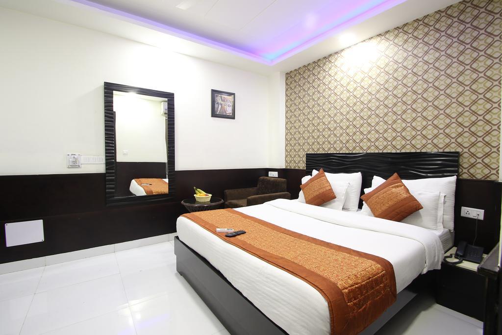 Hotel Hill Palace -Near Karol Bagh Metro Station Дели Экстерьер фото
