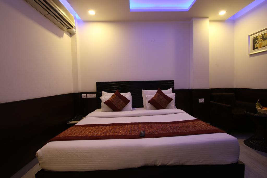 Hotel Hill Palace -Near Karol Bagh Metro Station Дели Экстерьер фото