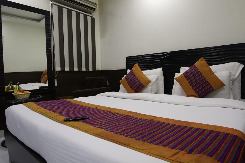 Hotel Hill Palace -Near Karol Bagh Metro Station Дели Экстерьер фото