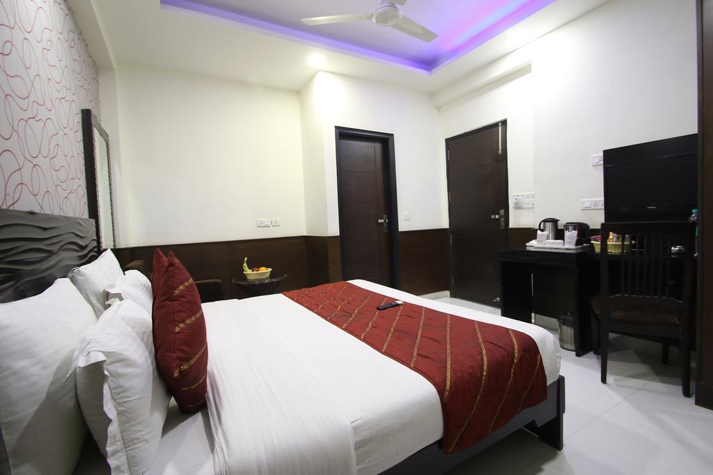 Hotel Hill Palace -Near Karol Bagh Metro Station Дели Экстерьер фото