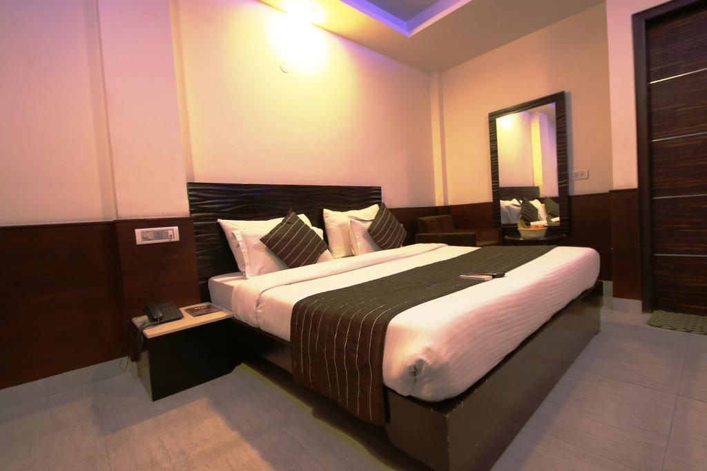 Hotel Hill Palace -Near Karol Bagh Metro Station Дели Экстерьер фото