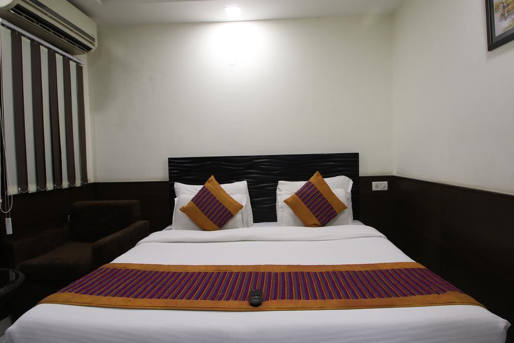 Hotel Hill Palace -Near Karol Bagh Metro Station Дели Экстерьер фото