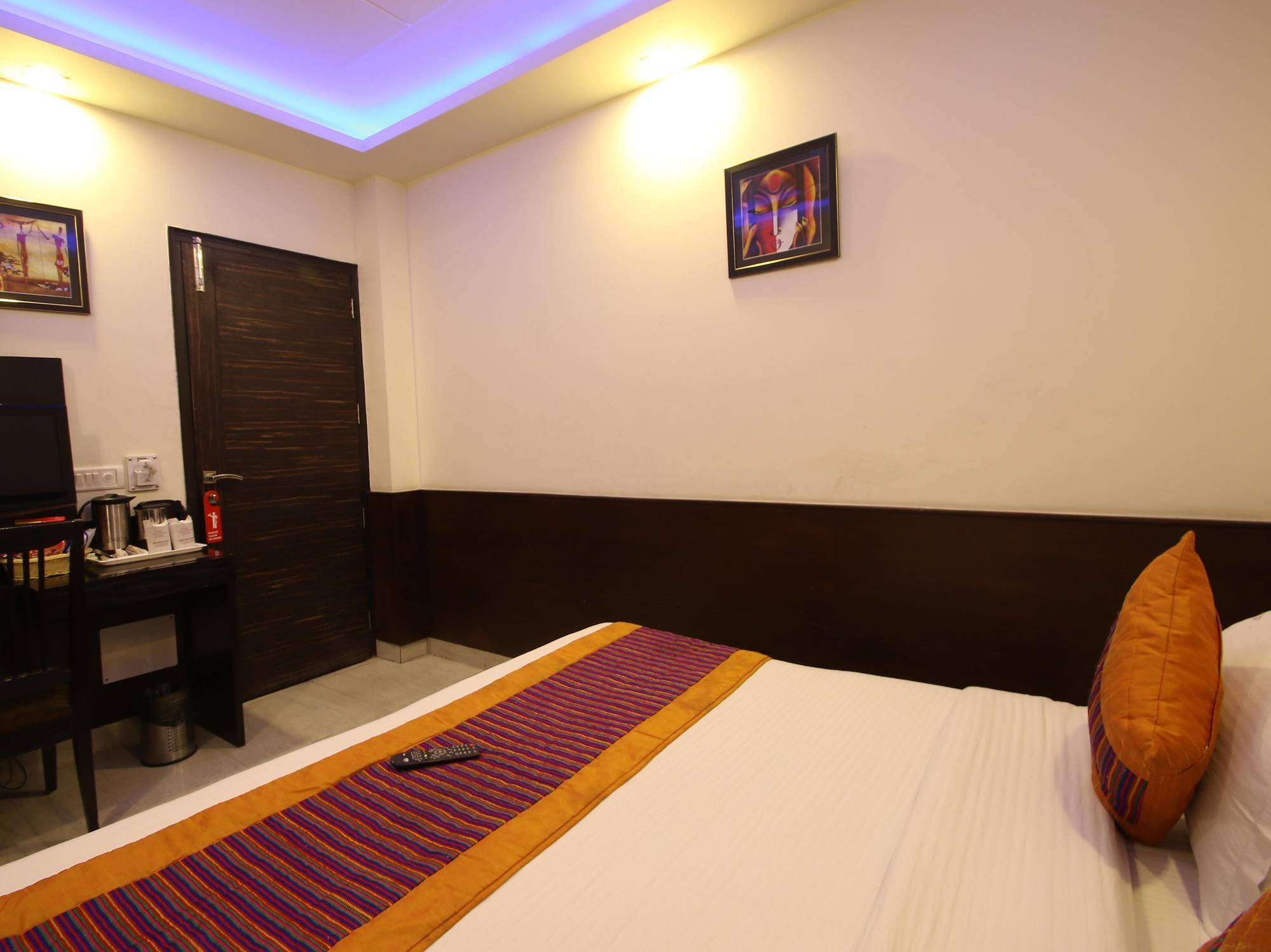 Hotel Hill Palace -Near Karol Bagh Metro Station Дели Экстерьер фото