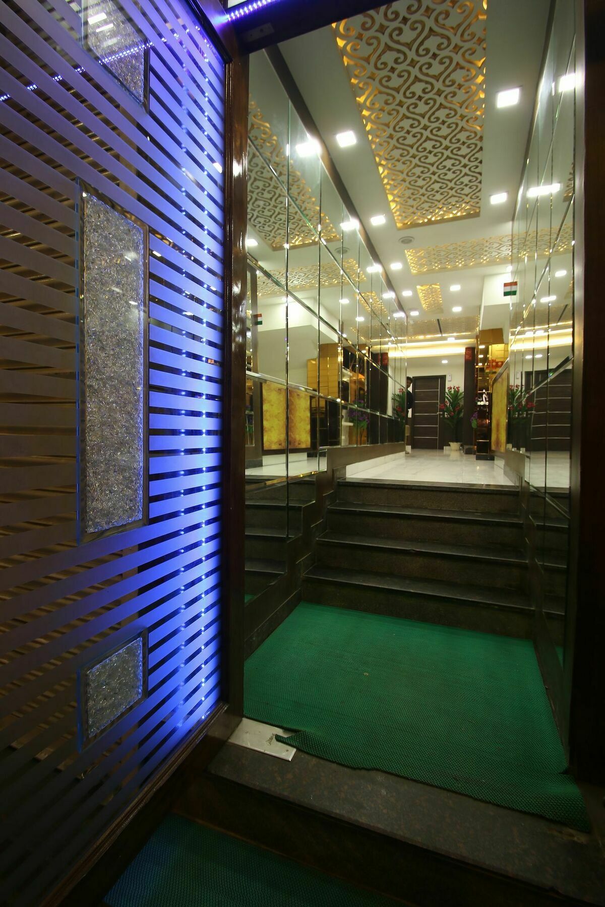 Hotel Hill Palace -Near Karol Bagh Metro Station Дели Экстерьер фото
